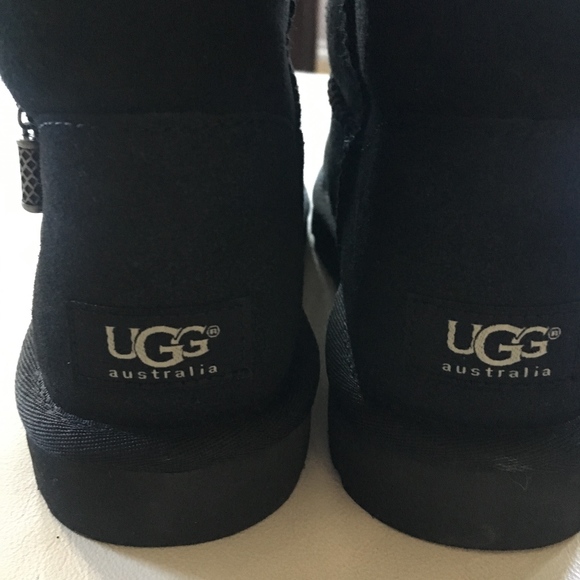 UGG women’s black AZALIA charm boots size 7 - Picture 5 of 5